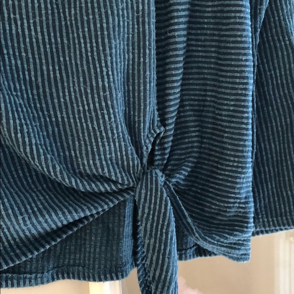 Gyft Sweater - Picture 2 of 4